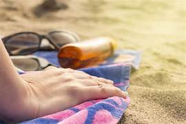 Cancerul pielii este un risc major pentru persoanele care se expun frecvent la soare