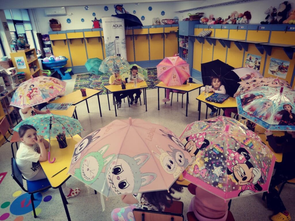 Ploaie funny cu „Ape curate asumate”, de Ziua Internaţionalǎ a Umbrelei