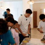 Campionul David Popovici se zbate să strângă 50.000 de euro pentru 12 copii mai puțin norocoși